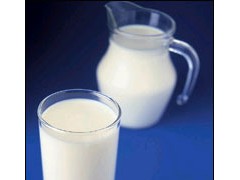 [niú rǔ]   牛乳