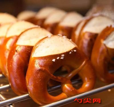 巴伐利亚碱水结面包