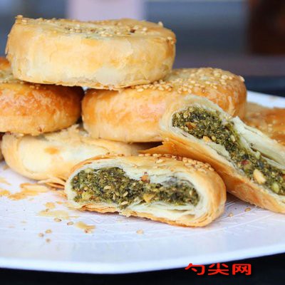 苔菜腰果蛋黄酥